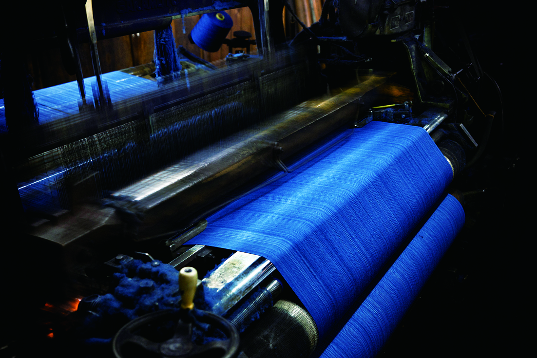 正藍武州紺織の生産風景