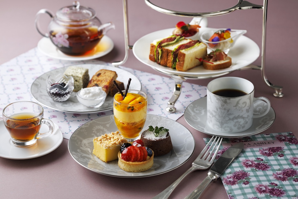 ローラアシュレイ　アフタヌーン3段ケーキスタンド　花柄　新品　未使用 ローラ アシュレイ アフタヌーンティー」東京ステーションホテル