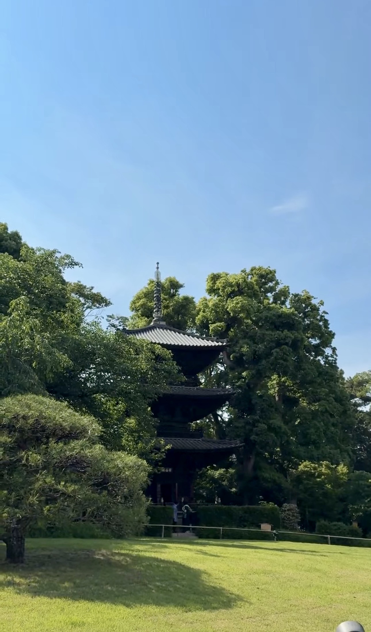 ホテル椿山荘東京の庭園に佇む三重塔